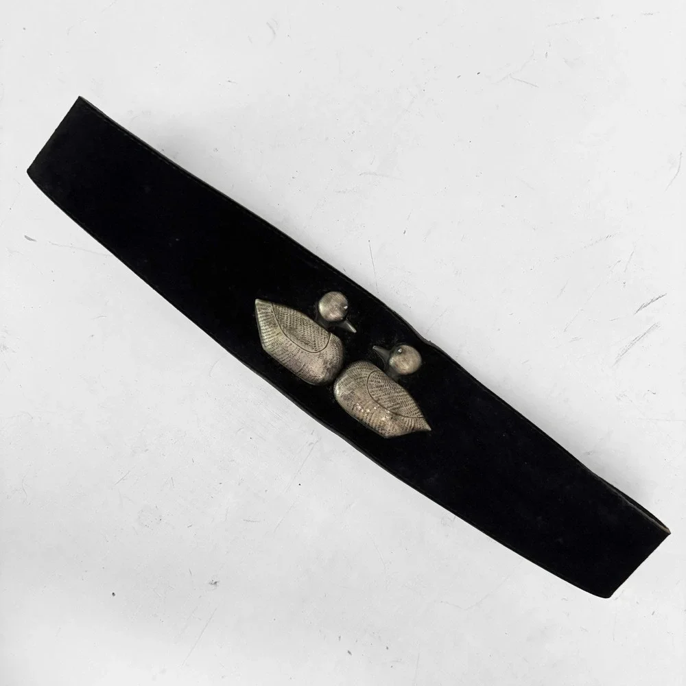 VTG Black Suede Wide Waist Belt Silver Tone Double Duck Motif Womens S